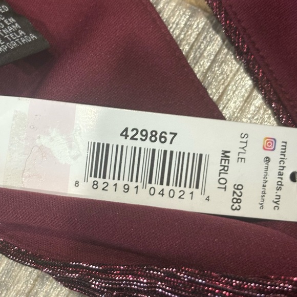 NWT- R&M Richards Maroon Full Length Evening Gown with Slit - Size 6 - Picture 8 of 16